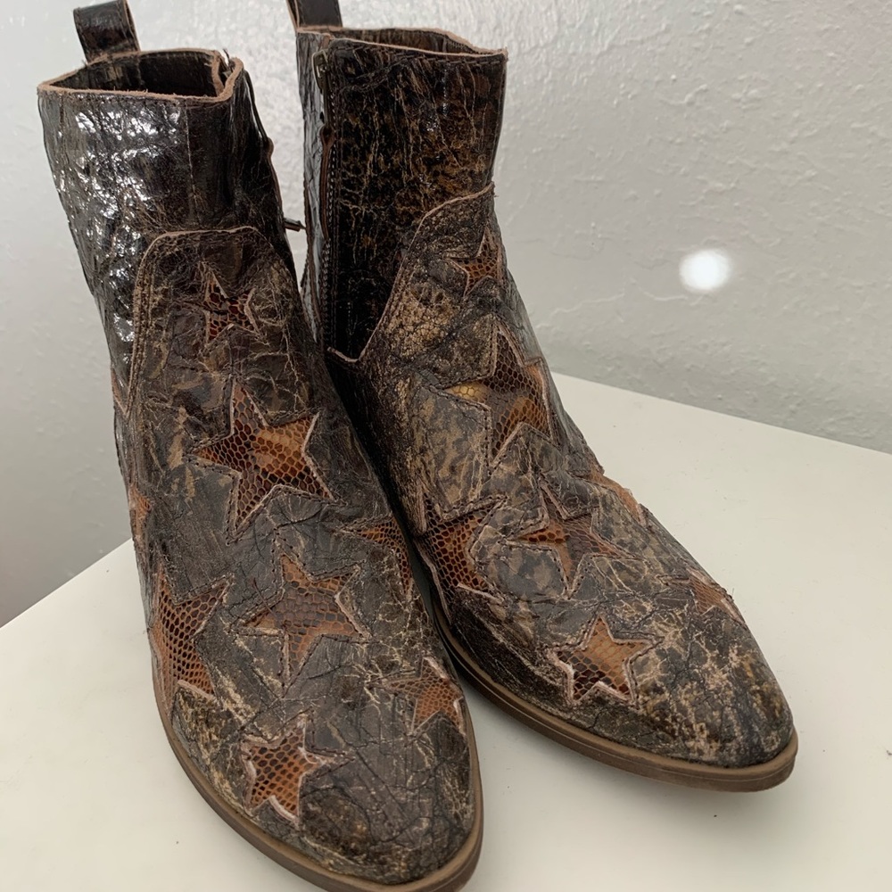 Boots - Picture 3 of 3